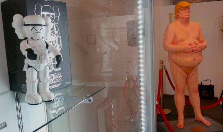 Subastan una escultura de Trump desnudo por 28 mil dólares