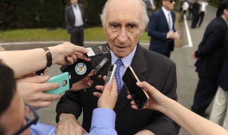 Operaron de urgencia a De la Rúa y quedó internado