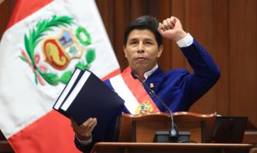 Nueva ofensiva contra Castillo: allanamiento y acusación por "traición a la patria"
