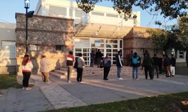 Demorado inicio de la votación en varias escuelas