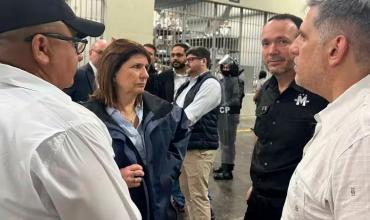 Patricia Bullrich visitó una cárcel en El Salvador y ratificó el plan de replicar el modelo Bukele