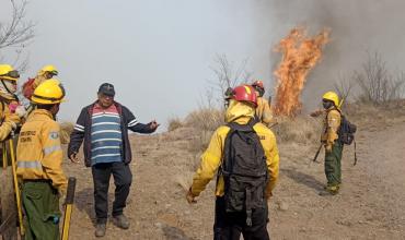 Situación actual del incendio en el Cerro de la Cruz: “No hay daños personales, solo daños materiales, donde el fuego ha devastado muchas repetidoras de medios de comunicación”