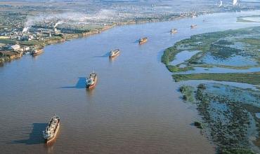 Colapsó la Hidrovía por un barco varado durante doce horas: hay buques que no salen de sus puertos