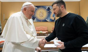 Volodimir Zelensky visitó al papa Francisco en el Vaticano en medio de su gira europea para conseguir más apoyo contra Rusia