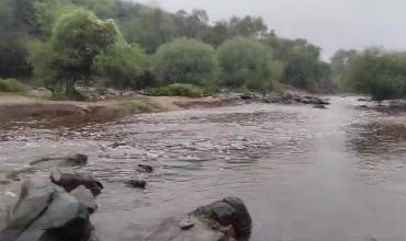 Chepes: por las lluvias creció el rio del paraje “El Quemado”