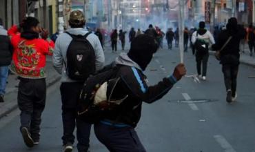 Trece policías heridos durante enfrentamiento con manifestantes en Bolivia