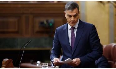 Tragedia en España: Pedro Sánchez lleva cuatro días sin aceptar la ayuda de Javier Milei