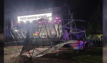 Horror en la Fiesta Nacional de la Música en Santa Fe: una mujer murió tras el derrumbe de un escenario debido a los fuertes vientos