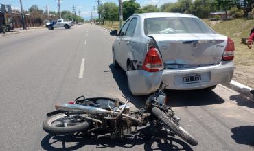 Capital: Siniestro vial entre una motocicleta y un automóvil 