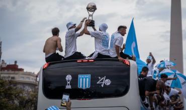 Racing festejó la Copa Sudamericana junto a sus hinchas en el Obelisco