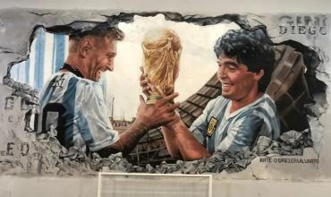 A 4 años de su fallecimiento, inauguraron un mural inédito de Diego Maradona con Lionel Messi