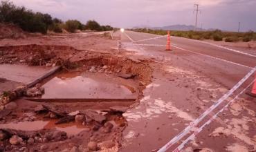 Alerta por desbordes de río y rotura de cinta asfáltica de la RN N° 74 en el tramo Vichigasta – Nonogasta