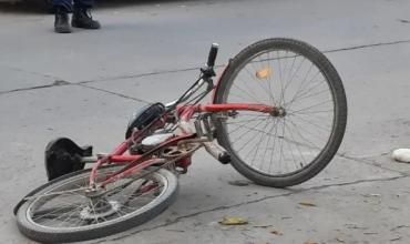 Córdoba: sus amigos le aflojaron una rueda de la bicicleta como broma, se cayó y está grave