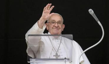 El Vaticano confirmó que el papa Francisco tiene neumonía bilateral