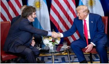 Donald Trump se reunió con Javier Milei, destacó sus “reformas innovadoras” y lo invitó a la Casa Blanca