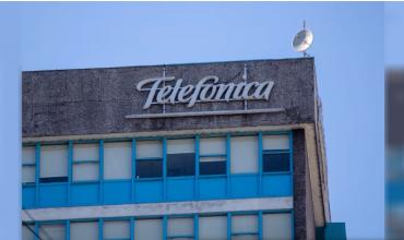 Grupo Clarín compra Telefónica, pero el Gobierno se opone