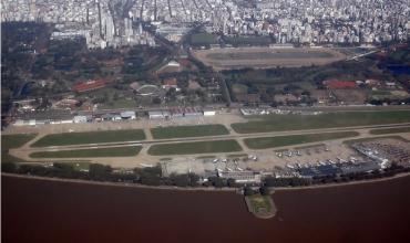 Aeroparque quedó inoperable por el incidente del avión de Aerolíneas Argentinas