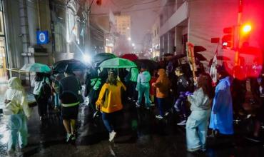 Bajo la lluvia y con firmeza: Las riojanas marcharon por sus derechos en el 8M