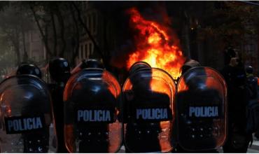 El Gobierno les aplicará derecho de admisión a 26 hinchas involucrados en los destrozos de la marcha