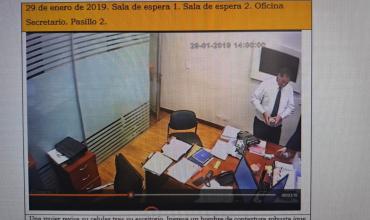 Un video muestra al ex senador Edgardo Kueider contando fajos de dólares cuando era secretario del ex gobernador K Gustavo Bordet