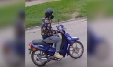 Buscan a hombre que arrebató celular en zona sur