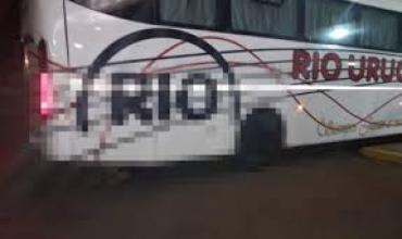 Corrientes: un micro llegó a la terminal y descubrieron que arrastraba un cadáver