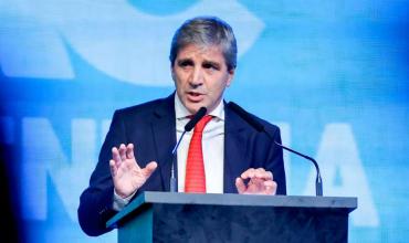 El Gobierno tuvo superávit en abril, el primer mes del año en que volvió a caer el gasto público