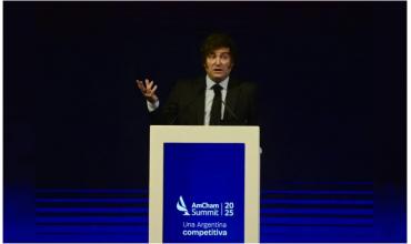 "Perdón, tengo la garganta tomada, pero el fin de semana pasaron cosas": la chanza de Javier Milei