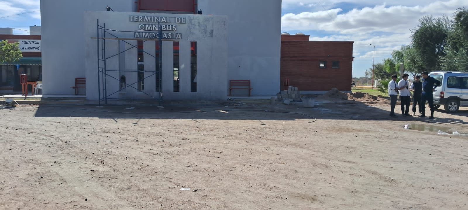 305762_1748115884.jpg