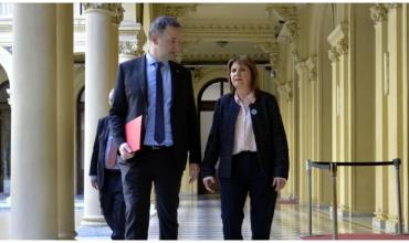 A 10 días del anuncio, el Gobierno no firmó el DNU y demora la Reforma Migratoria