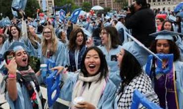 China condenó "la práctica discriminatoria estadounidense" de revocar visados ​​a sus estudiantes