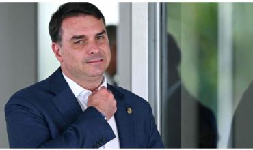Uno de los hijos de Bolsonaro demandó a Aerolíneas Argentinas por un complicado viaje a Bariloche: “Fue una pesadilla”