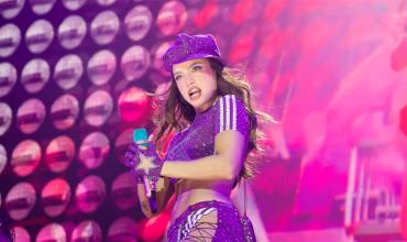 Emilia deslumbró en Madrid con Duki como invitado