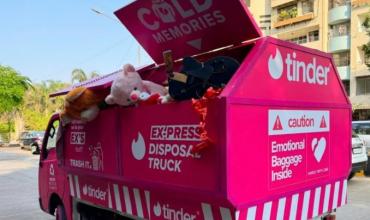 El camión basura de Tinder para tirar los recuerdos de tu ex