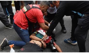 Piden indagar al efectivo de gendarmería que dejó gravemente herido al fotógrafo Pablo Grillo