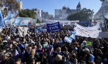 El peronismo desbordó la Plaza de Mayo y advirtió a Milei: "Hoy empieza la resistencia"