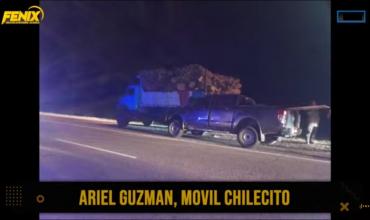 Chilecito: camioneta se incrustó contra un camión que transportaba leña sin señalización