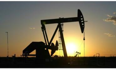 Por qué el barril de petróleo cayó a 70 dólares a pesar de la respuesta de Irán a los ataques de EEUU