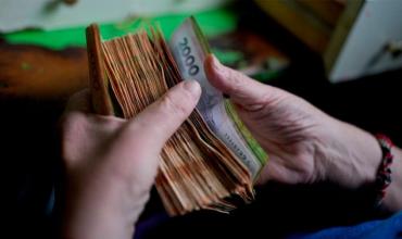 Los salarios crecieron 3,4% en abril y superaron la inflación mensual