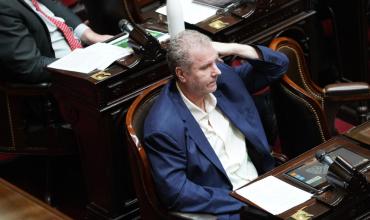 Con Alperovich en la mira, Milman insiste en cambiar a 75 años la edad mínima para la domiciliaria