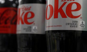 Donald Trump anuncia acuerdo con Coca-Cola para modificar la fórmula de su bebida en Estados Unidos