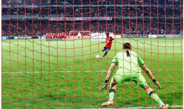 ¿Festejan los arqueros? El polémico cambio que analiza la IFAB para los penales durante un partido
