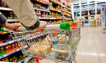 El aumento del dólar impactará en los precios: supermercados y alimenticias comienzan a negociar subas
