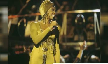 Desde el premio por la canción de El Guardaespaldas hasta vestidos: la subasta de objetos de Whitney Houston
