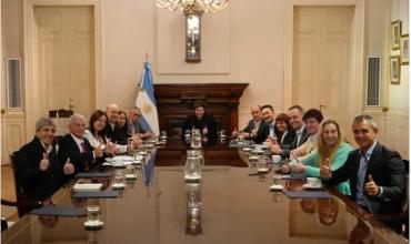 En medio de la crisis del fentanilo contaminado, Milei, Lugones y el gabinete vieron la película de Francella en la Rosada
