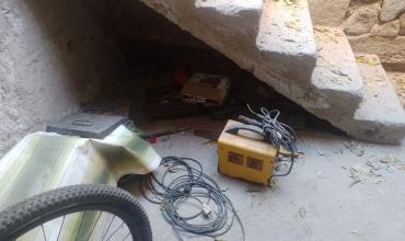 Vecinos redujeron a un hombre que intentaba ingresar a una vivienda