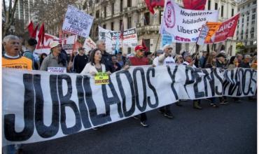 Los jubilados hicieron una nueva marcha con radio abierta en el Congreso