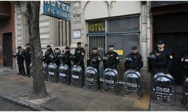 Constitución: desalojaron un hotel que funcionaba como prostíbulo y búnker de drogas