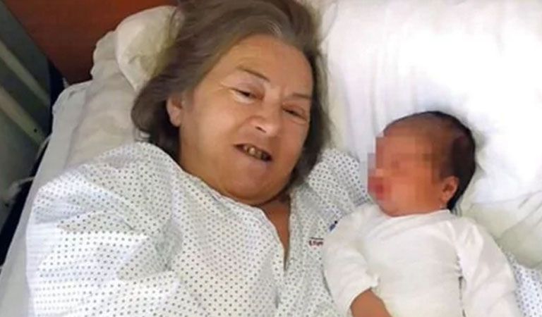 Fue mamá primeriza a los 60 años y el marido la dejó