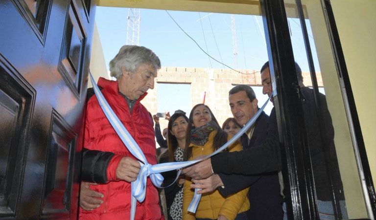 Carrió quiere impedir que Menem compita en las PASO